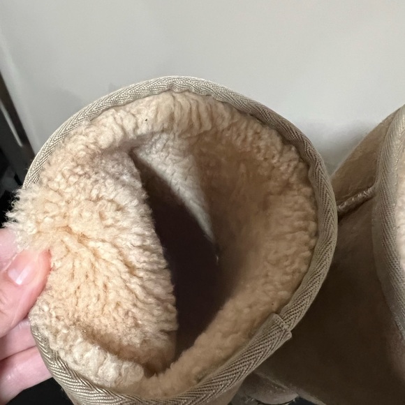 Uggs - Picture 3 of 5